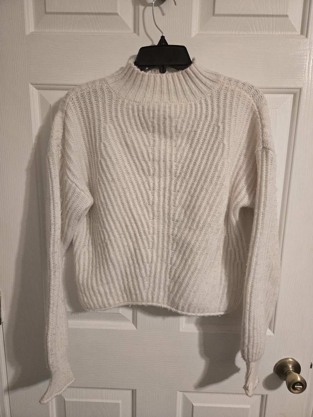 SO White Cable-Knit Mock-neck Cropped Sweater